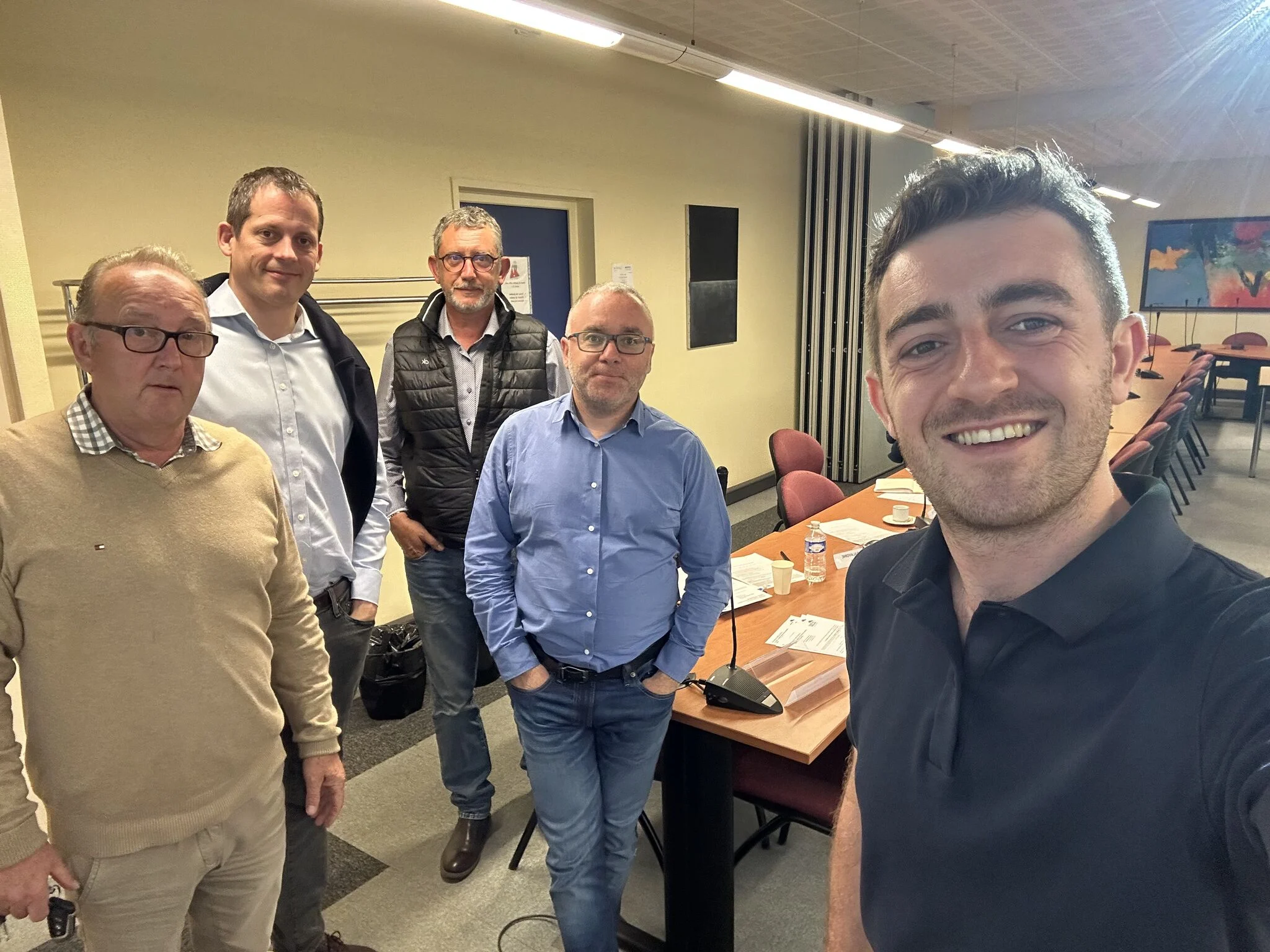 Emerik Bricaud en session de travail IA avec un comité de direction